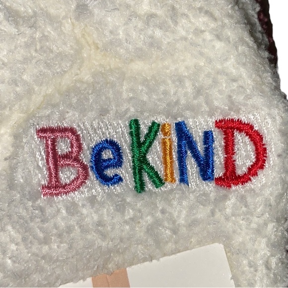 NEW 4pk cozy “be kind” socks - Picture 2 of 10